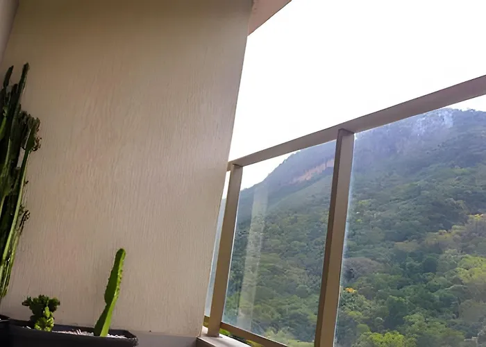 Refugio Urbano Com Vista Para A Montanha E Varanda